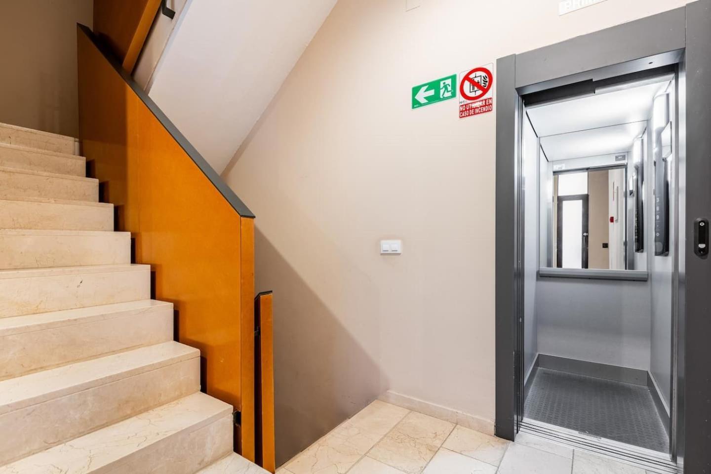 סביליה Komodo Sierpes: Bright & Classy Central Apartment מראה חיצוני תמונה