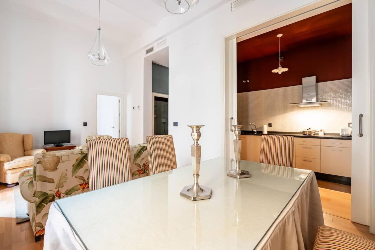 סביליה Komodo Sierpes: Bright & Classy Central Apartment מראה חיצוני תמונה