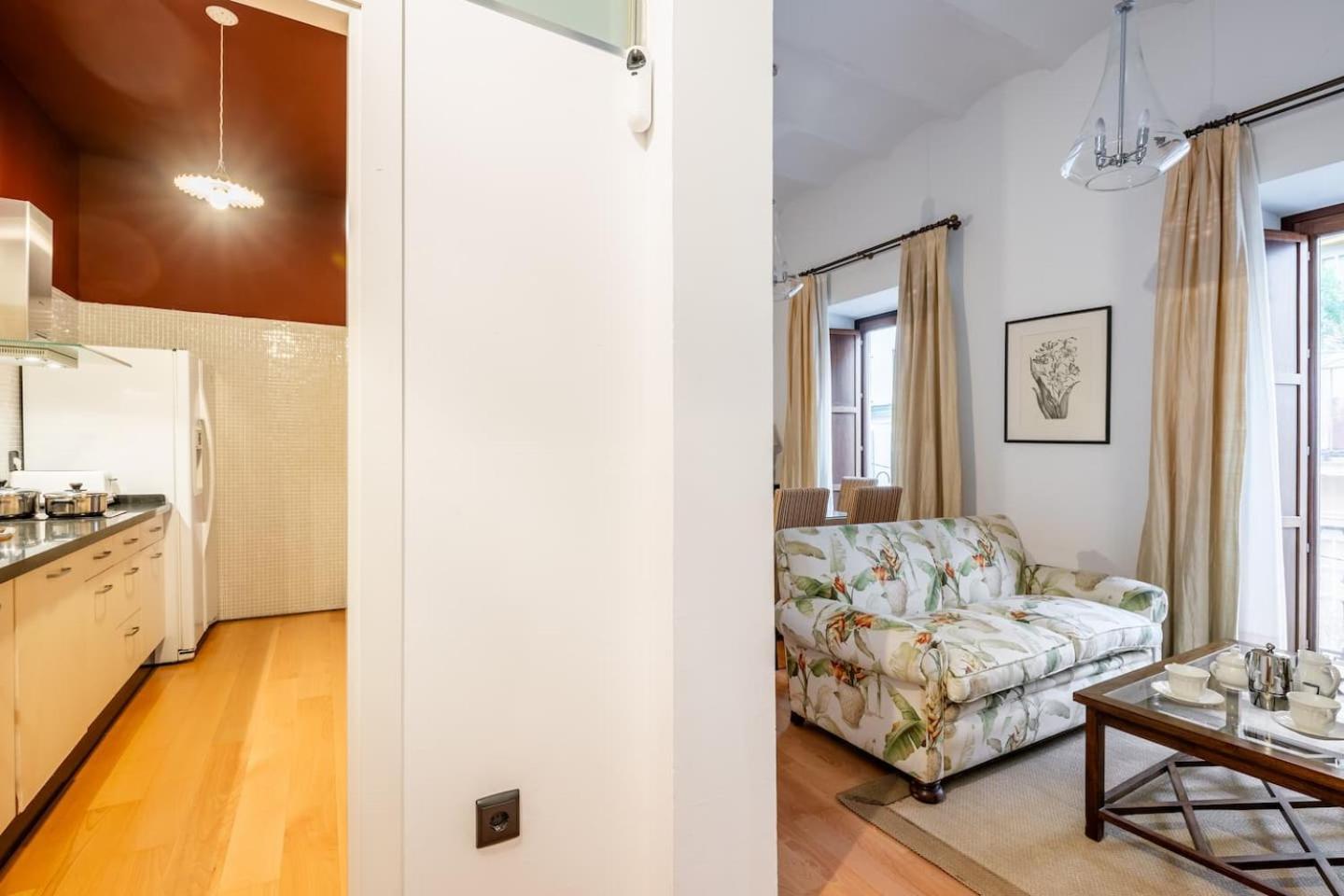 סביליה Komodo Sierpes: Bright & Classy Central Apartment מראה חיצוני תמונה