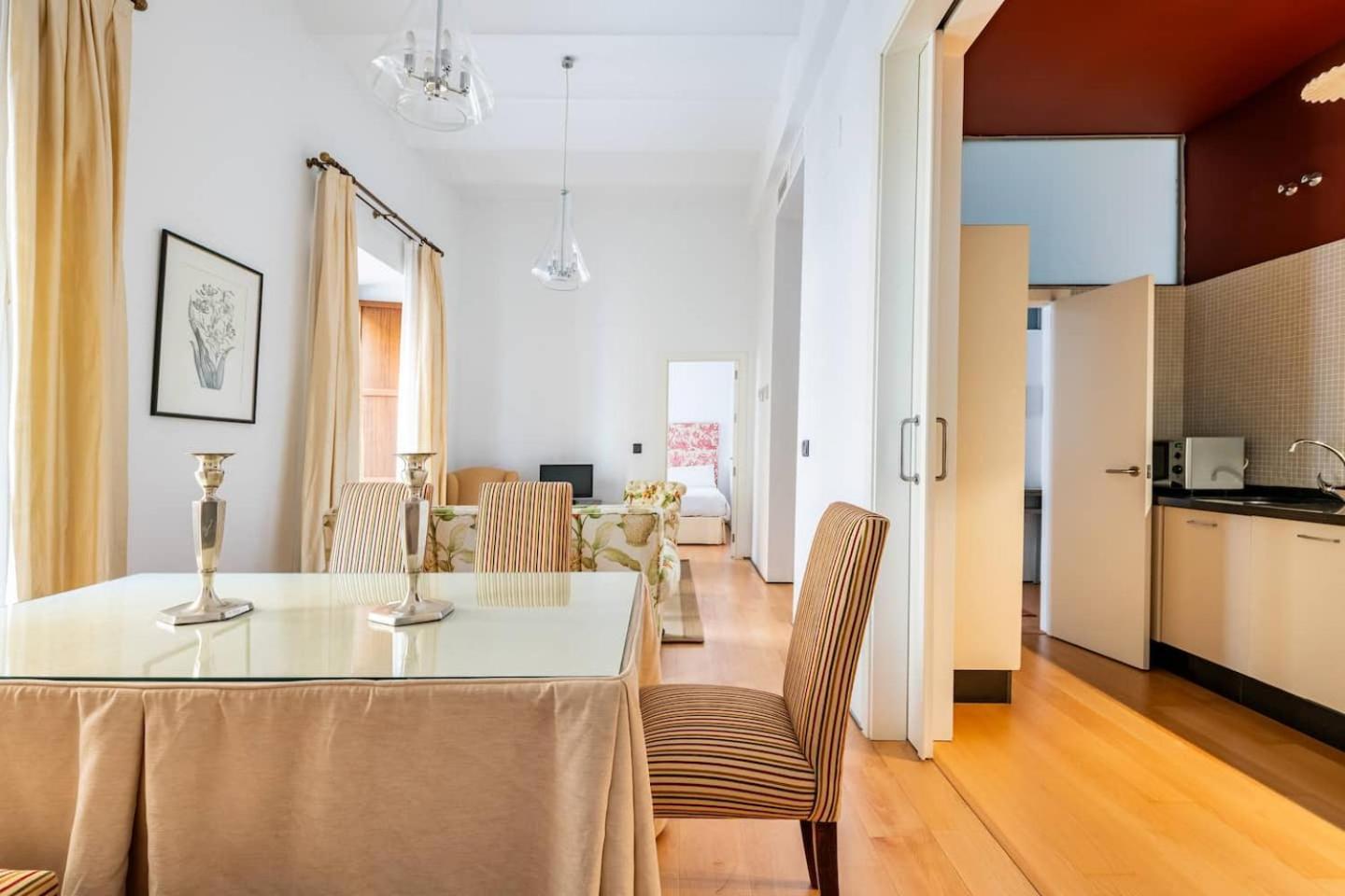 סביליה Komodo Sierpes: Bright & Classy Central Apartment מראה חיצוני תמונה